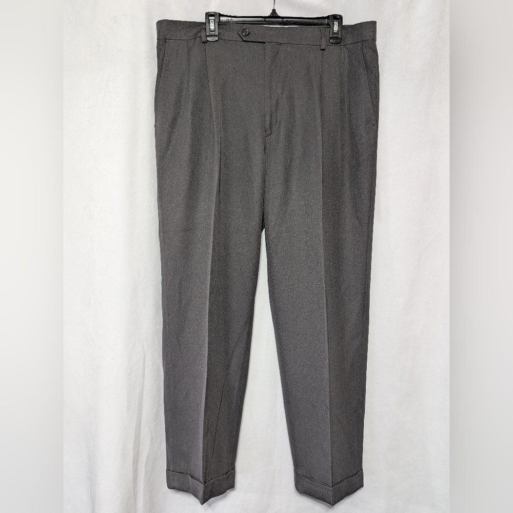 ☘️EUC Northern Comfort Men's Gray Pleated Cuffed Hem Dress Pants 38x30